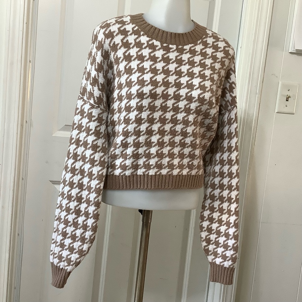 Holliester cropped sweater size S